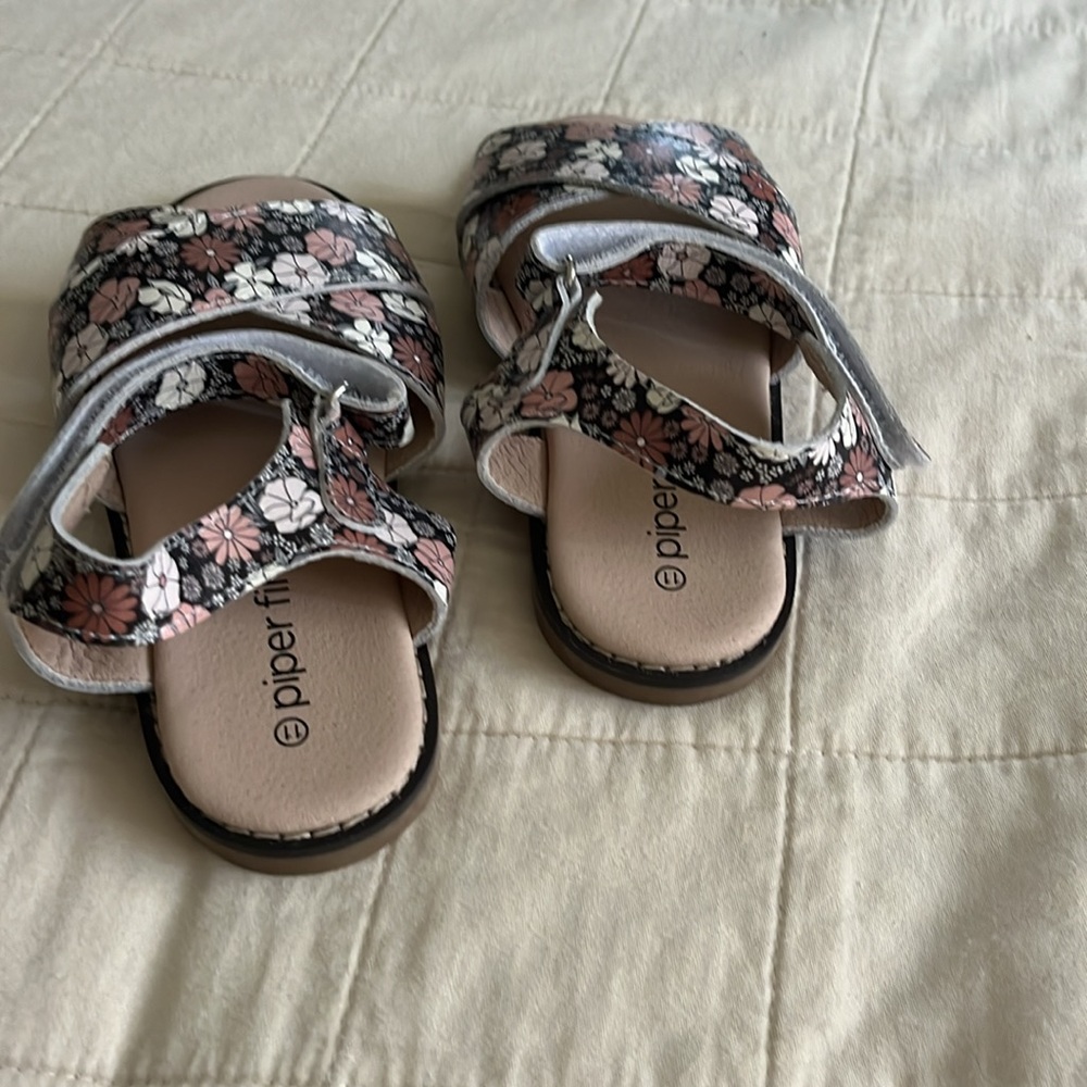 New Piper Finn sandals - Picture 2 of 3
